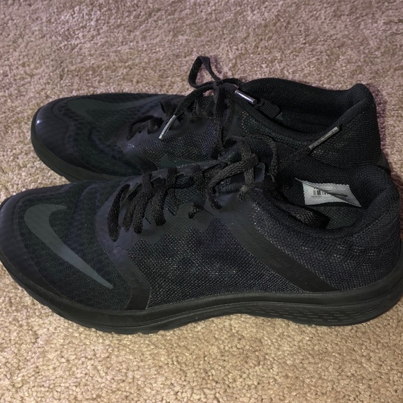 All black nike running or everyday gym shoes. - Picture 2 of 3